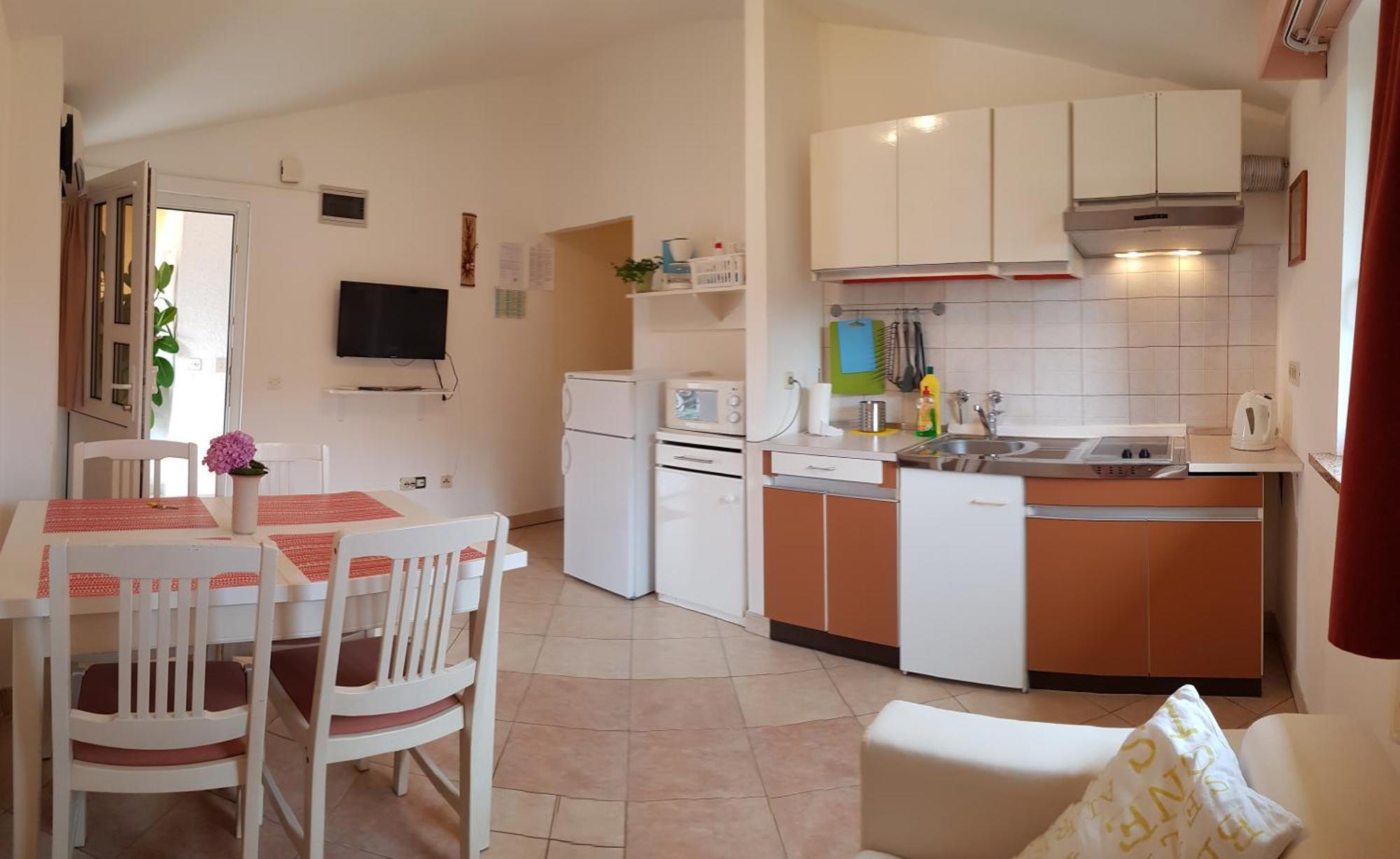 Lori Apartment *